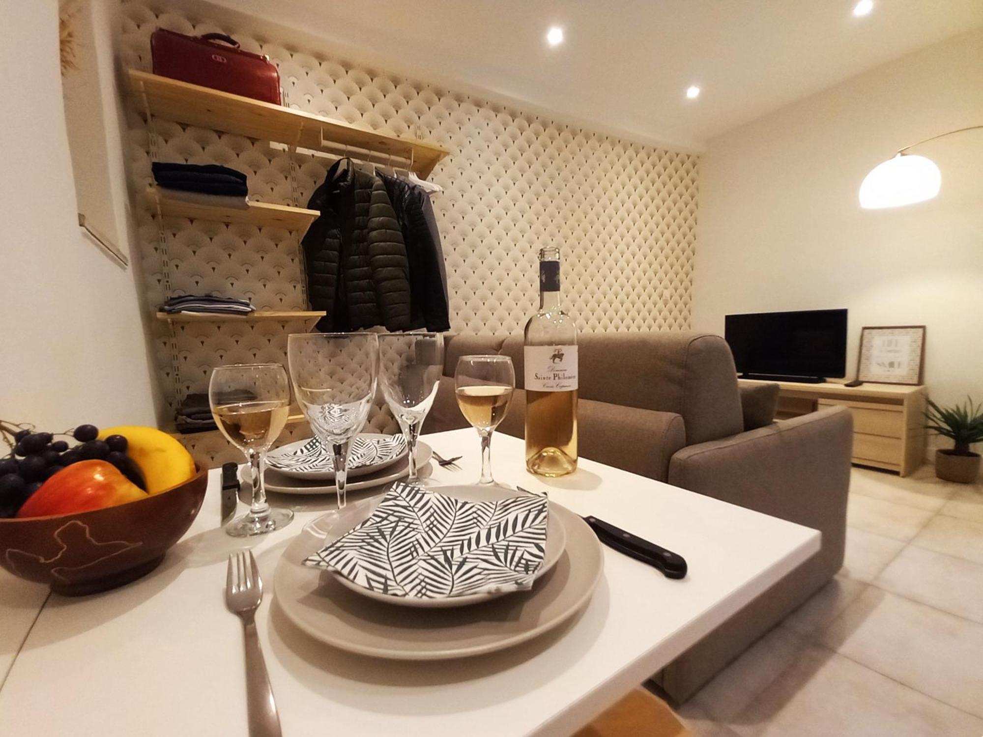 #2 Studio # Place Charmante Toulon Bagian luar foto